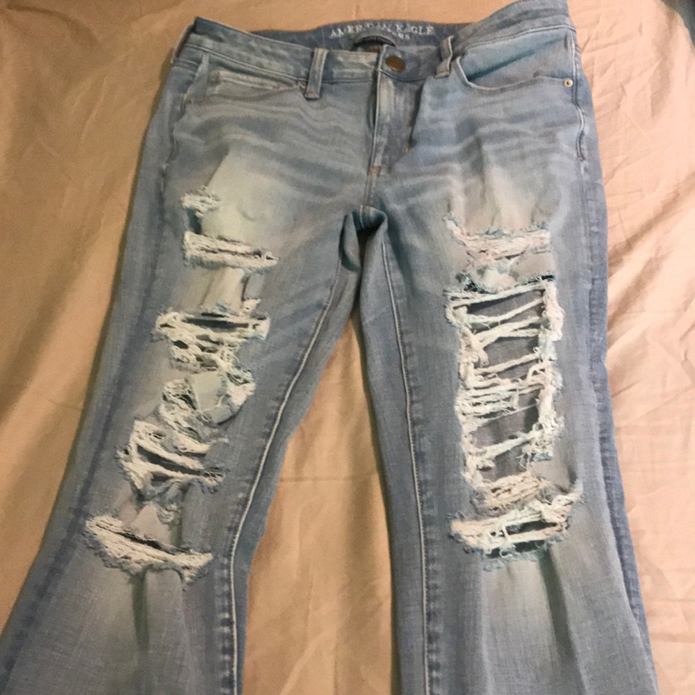 Women’s distressed skinny jeans